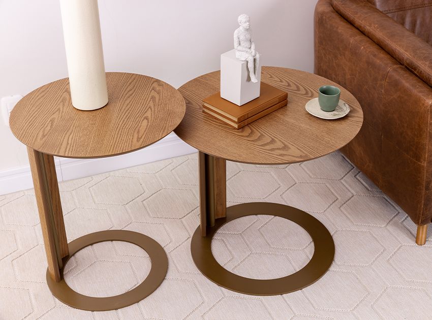 mesa lateral hoop ambientada