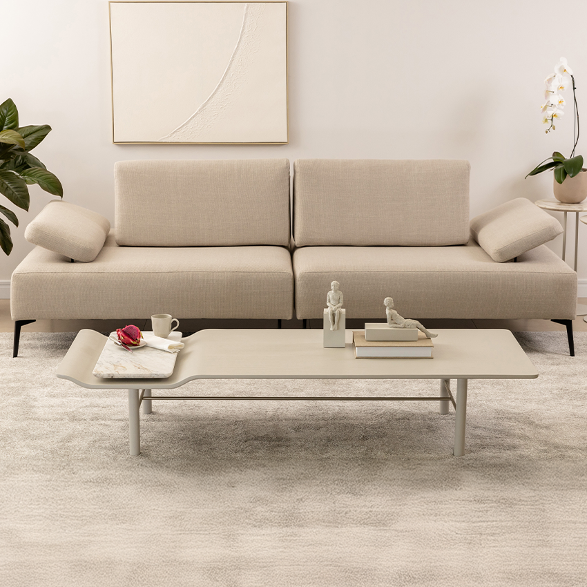 mesa de centro betina ambientada no foco da sala de estar